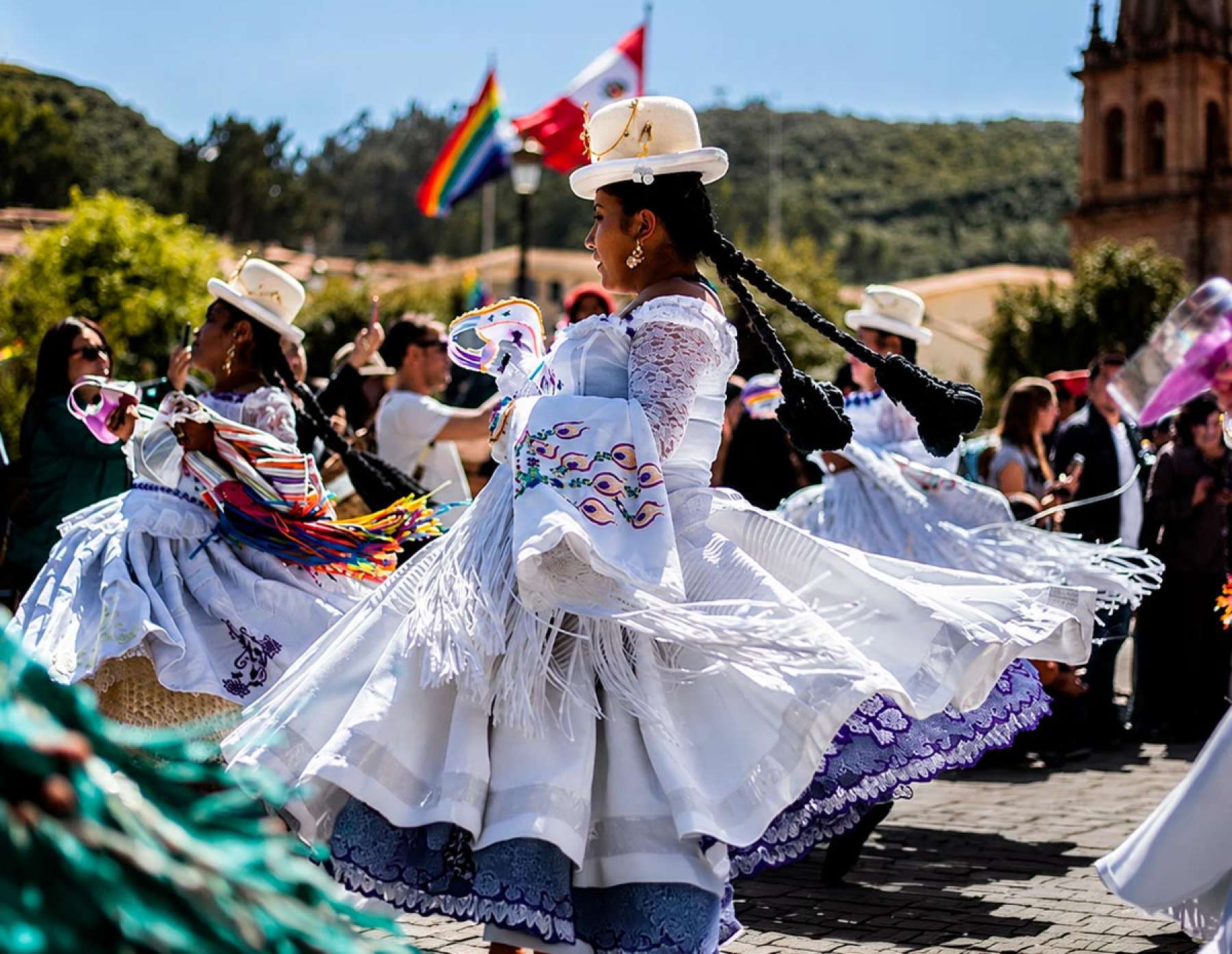 Peruvian Culture: Complete Guide to Traditions, History, Food and Art